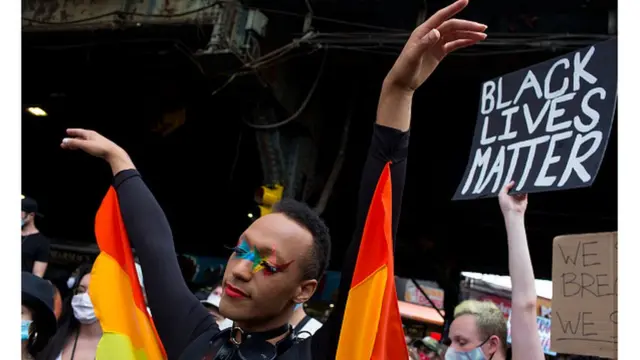 Après la mort de George Floyd, des milliers de personnes ont manifesté à travers le monde pour dénoncer les exactions commises contre certaines populations par la police