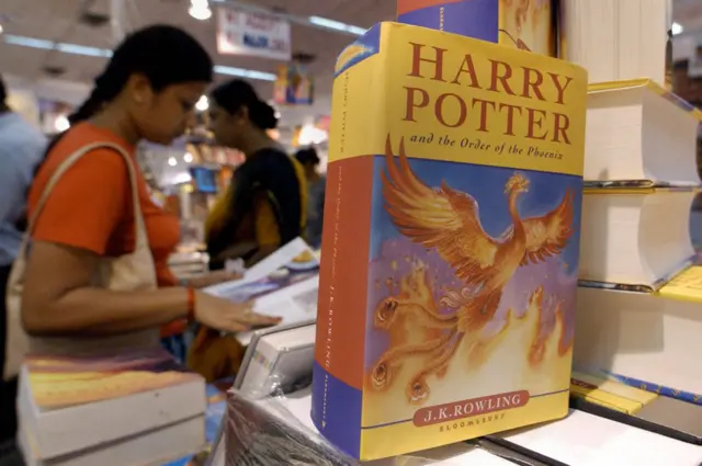 Uno de los libros de la saga "Harry Potter"