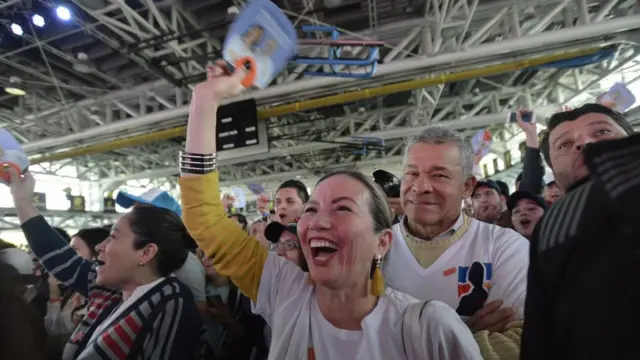 Partidáriospixbet tem bônus de boas vindasDuque celebrarampixbet tem bônus de boas vindasvitória