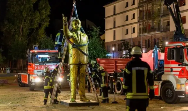 Статуя Ердогана