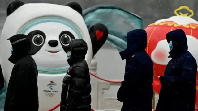 चीनने काही भागात कोव्हिड टेस्टींग लागू केली आहे.