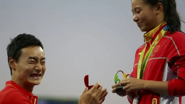 Qin Kai esperando la respuesta