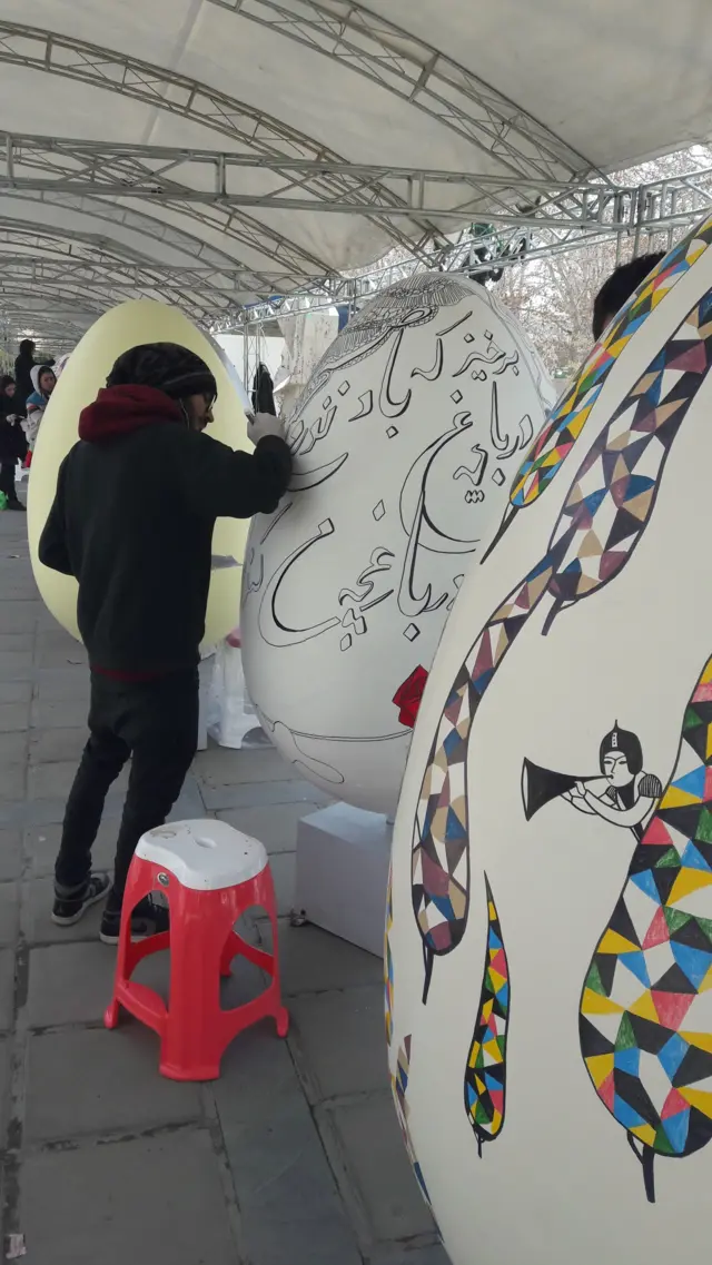 رنگ آمیزی تخم مرغ