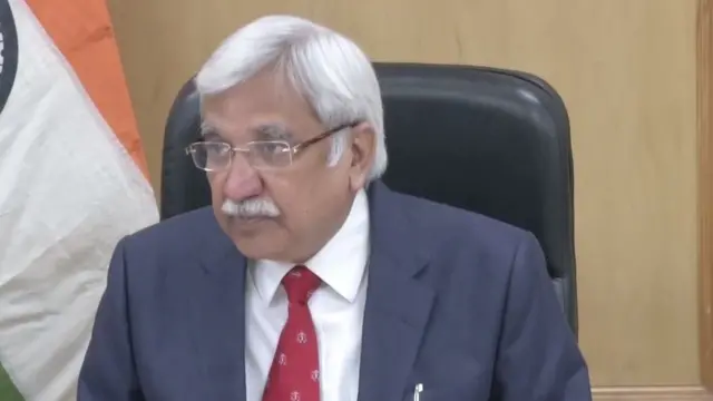 चुनाव तारीख़ों की घोषणा करते मुख्य चुनाव आयुक्त सुनील अरोड़ा