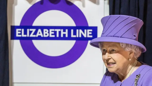 英女王伊丽莎白二世在伦敦伊丽莎白线铁路命名典礼上