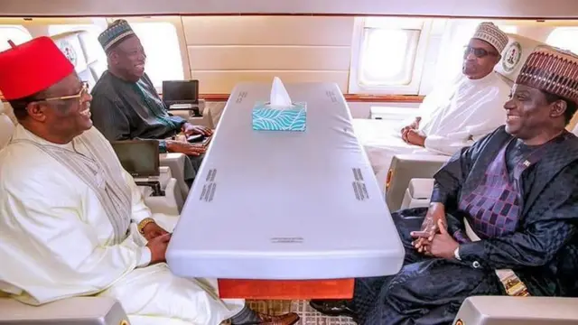 Ranar Laraba Shugaba Muhammadu Buhari ya kama hanyar tafiya Afirka ta Kudu tare da wasu gwamnonin kasar, ciki har da Gwamna Abdullahi Umar Ganduje na jihar Kano da Gwamna Simon Lalong, wadanda kotun sauraren kararrakin zabe suka amince da nasarar da suka yi a zaben watan Maris na 2019