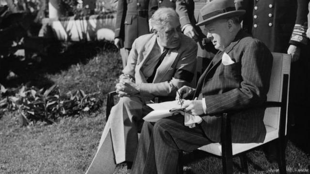 تشرشل وروزفلت في مؤتمر كازابلانكا (الدار البيضاء) عام 1943