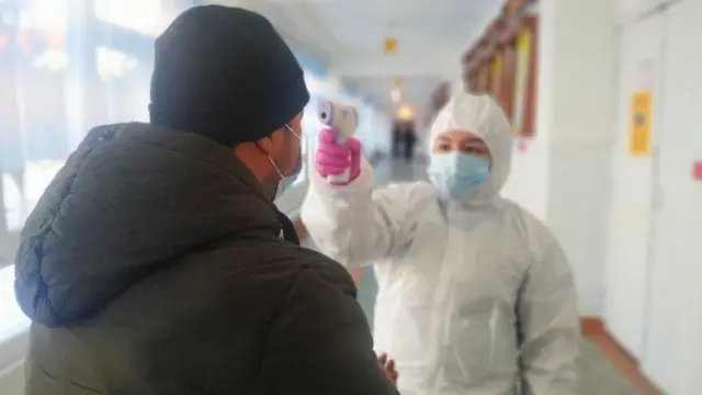 Пандемия шарында өтүп жаткан шайлоо өлкө үчүн оңойго турган жок. Карантин жана бийлик алмашуу Кыргызстандын экономикасын оор абалга кептеди