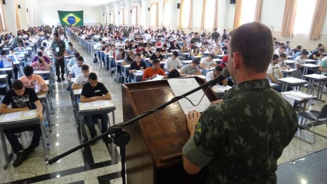 Candidatos fazem prova na Escola Preparatóriaimagens cassinoCadetes do Exército
