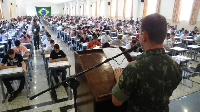 Candidatos fazem prova na Escola Preparatóriaestratégia vencedora na roletaCadetes do Exército