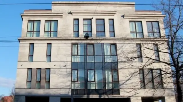 Дом в Москве, в котором, как показали журналистские расследования, работает так называемая "фабрика троллей"