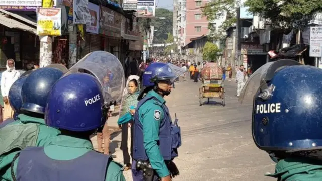 ভোটের দিন রাস্তায় পুলিশ টহল