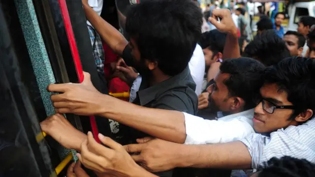 ঢাকায় বাসে ওঠা রীতিমতো যুদ্ধ।