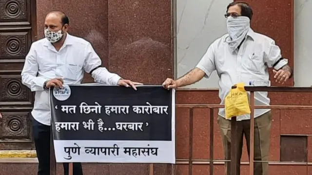 कोरोना निर्बंध