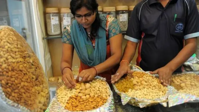 12 சதவிகித ஜி.எஸ்.டி வரி வரம்புக்குள் வரும் பொருட்கள்