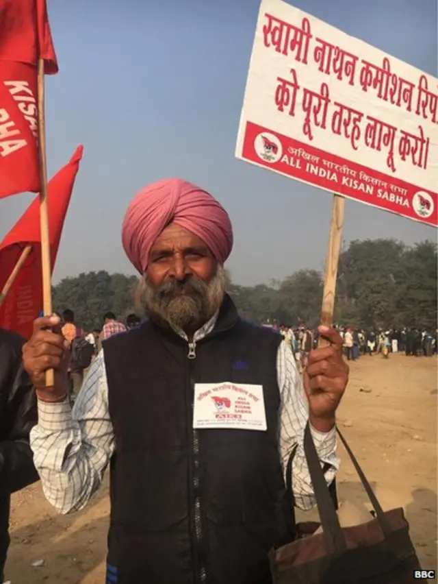 स्वामीनाथन आयोगाच्या शिफारशी लागू करा, अशीही एक मागणी आहे.