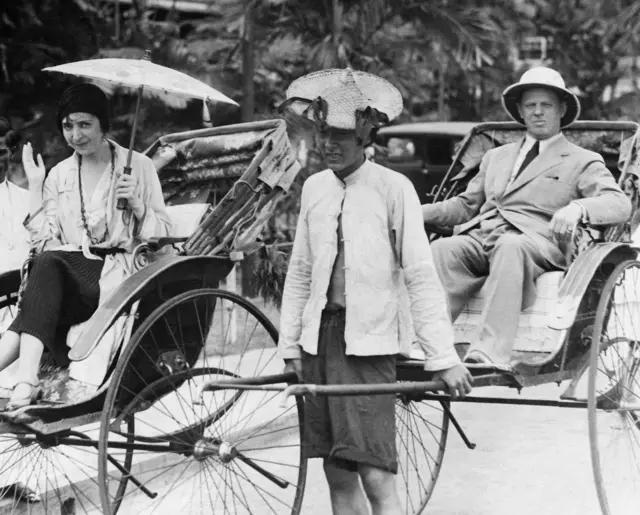 Friederike Masareck - portrait with her husband Max Pallenberg in rickshaws in Bangkok - about 1931