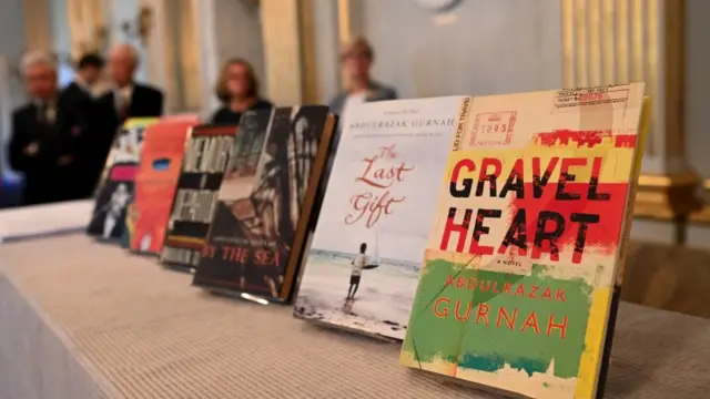 مؤلفات عبد الرزاق قرنح