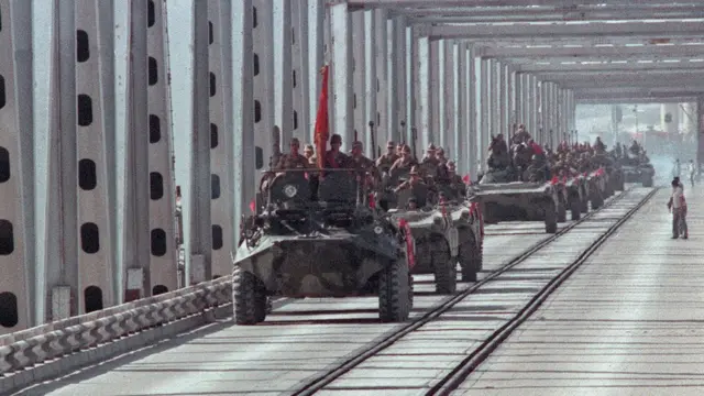 پر افغانستان د شوروي اتحاد له یرغل سره هم‌مهاله د افغانستان د خلکو لپاره یو خونړۍ پېر پیل شو.