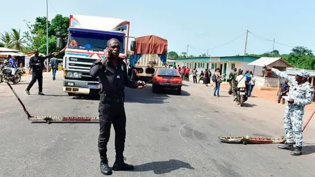 Ils réclament des primes similaires à celles des mutins qui ont ébranlé la Côte d'Ivoire la semaine dernière.