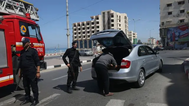 Güvenlik güçleri, Filistin Yönetimi Başbakanı Rami Hamdallah'a yönelik suikast girişimi sonrası Gazze yakınlarında kontrollerini artırdı