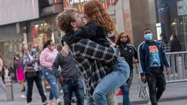 आपण 'स्पर्शदुष्काळा'च्या संकटात आहोत का?