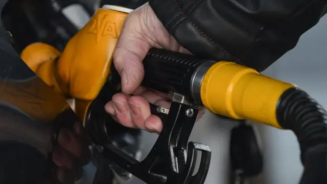 எண்ணெய் வளமும், கிளர்ச்சியும்