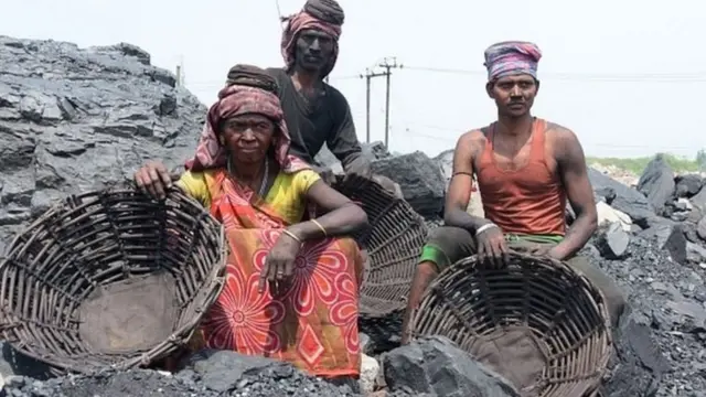 బొగ్గు పరిశ్రమలో పని చేసేవారిలో చాలామంది కటిక పేదలు