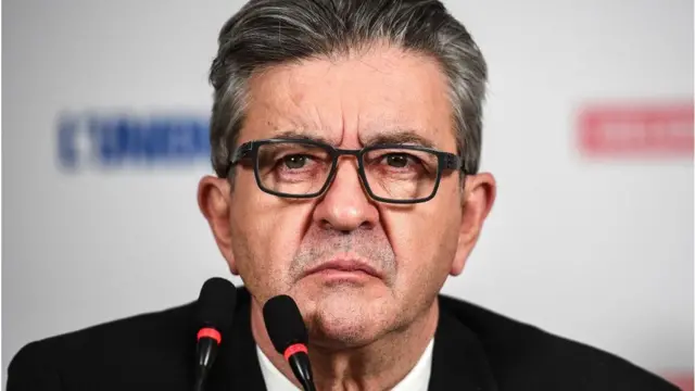 Lãnh đạo Đảng cánh tả 'Nước Pháp bất khuất' Jean-Luc Mélenchon phát biểu trong cuộc họp báo tại trụ sở phong trào ở Paris, ngày 8/11/2021
