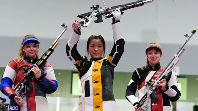 అనస్టాసియా, యాంగ్ కియాన్, నైనా క్రిస్టెన్