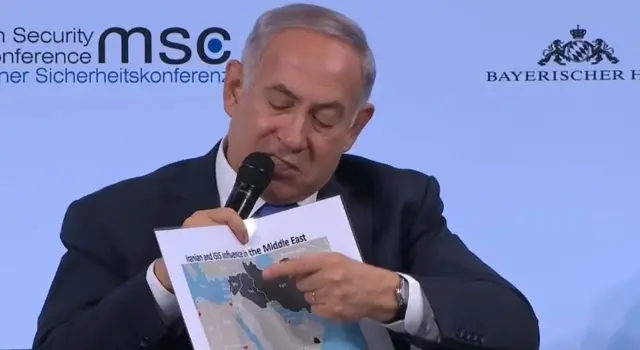 آقای نتانیاهو در حال نشان دادن نقشه خاورمیانه