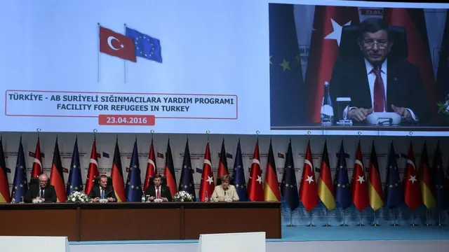 Davutoğlu ile Merkel arasında mültecilerin durumuyla ilgili yoğun bir diplomasi yürütüldü.