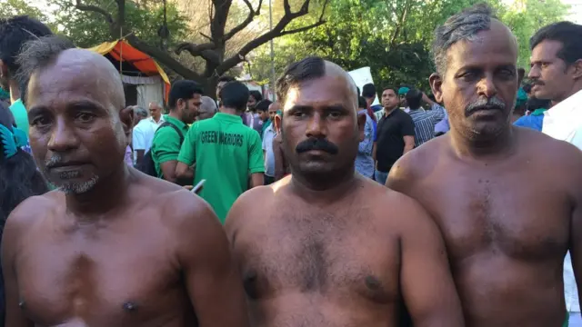 பாதி தலை மழித்து விவசாயிகள் போராட்டம்