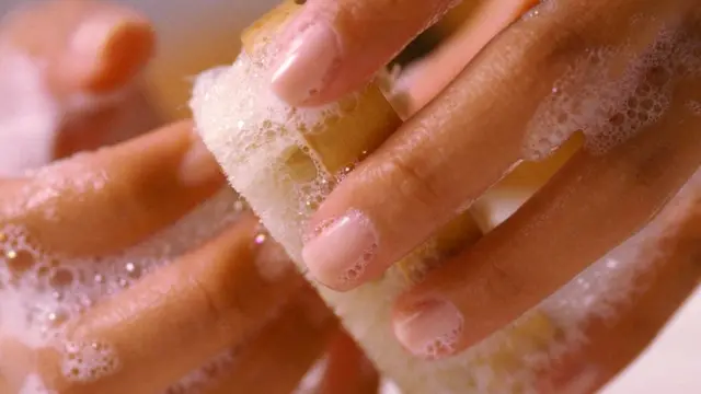 Просто вымыть руки недостаточно - убедитесь, что ваши ногти тоже чистые