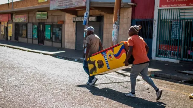 Abavuye gusahura muri Afrika y'epfo