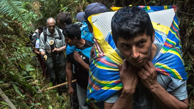 Expedição percorre a selva peruana