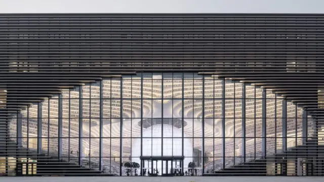 Vista de la biblioteca desde el exterior.