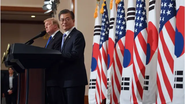 Donald Trump y el presidente de Corea del Sur, Moon Jae-In.