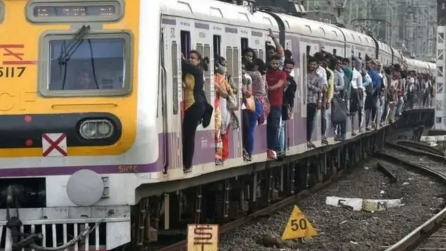 मुंबई लोकल्स