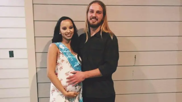 Ben Millar y Taryn Kieth, su novia, que está embarazada