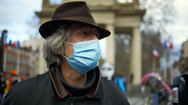 முகக்கவசம்