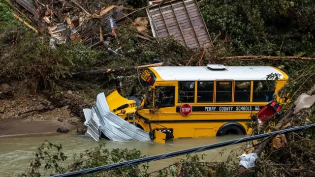 洪水 米ケンタッキー州で洪水、死者37人を確認 「数百人」が安否不明