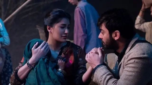 انفصل جدا كامالا (حسن وعائشة) أثناء محاولتهما ركوب القطار الأخير إلى كراتشي