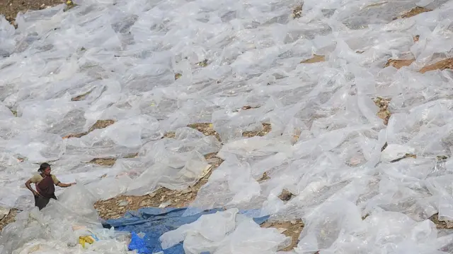 இலங்கையில் பாலித்தீன் பைகளுக்கு தடை உத்தரவிற்கு உற்பத்தியாளர்கள் கடும் எதிர்ப்பு