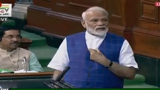 நாடாளுமன்றத்தில் உரையாற்றும் மோதி