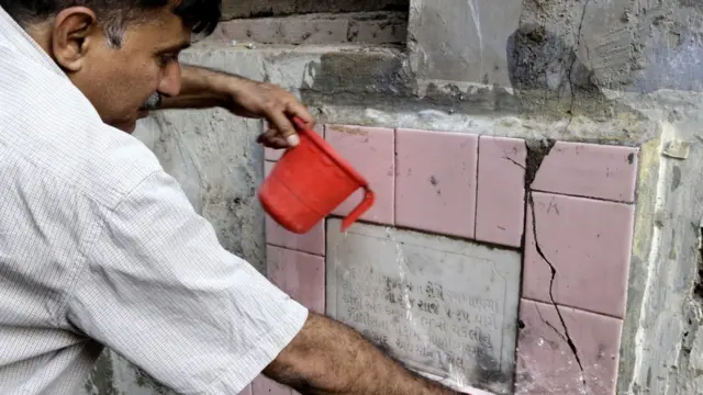 పిచ్చుక స్మారకం