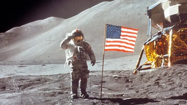 ચંદ્ર પર મનુષ્ય