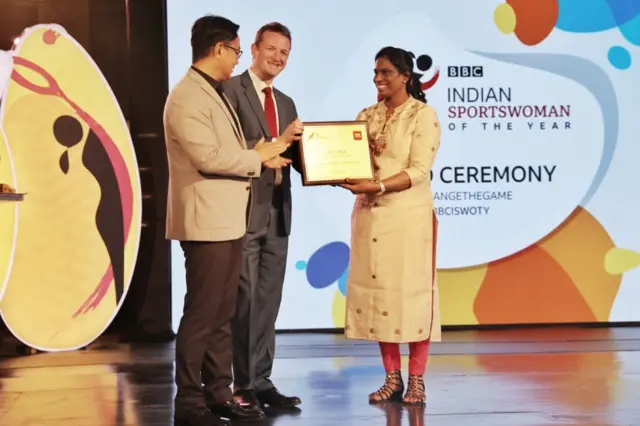 भारत का नाम रोशन करने वाली एथलीट पीटी ऊषा को खेल में योगदान और खिलाड़ियों को प्रेरणा देने के लिए इस मौक़े पर लाइफ़टाइम अचीवमेंट अवॉर्ड से सम्मानित किया गया