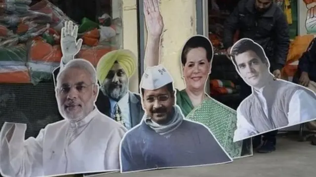 नेताओं के कटआउट