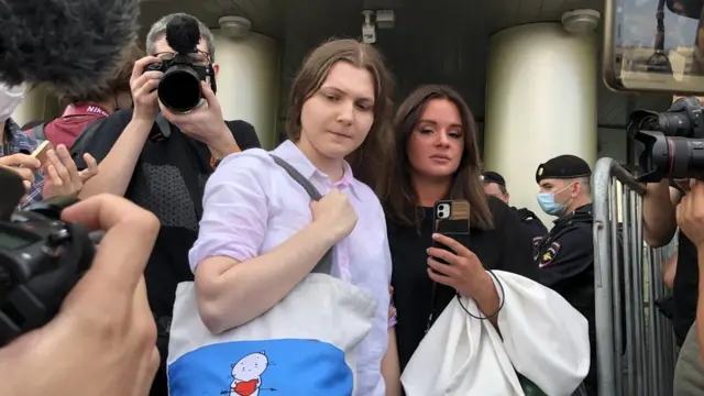 Анна Павликова с сестрой